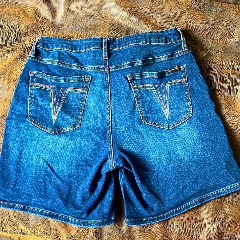 Seven7 retro rainbow jean shorts size 10 dark wash